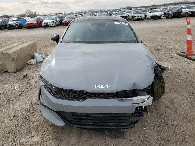 السلام عليكم كي فايف موديل 2024 جي تي لاين فول مواصفات ماشيه 21 الحادث موضح بلمنشور مع السونار سياره نضيفه جدا 
مكان السياره بغداد الدوره 
رقم الهاتف ***********
السعر 175
