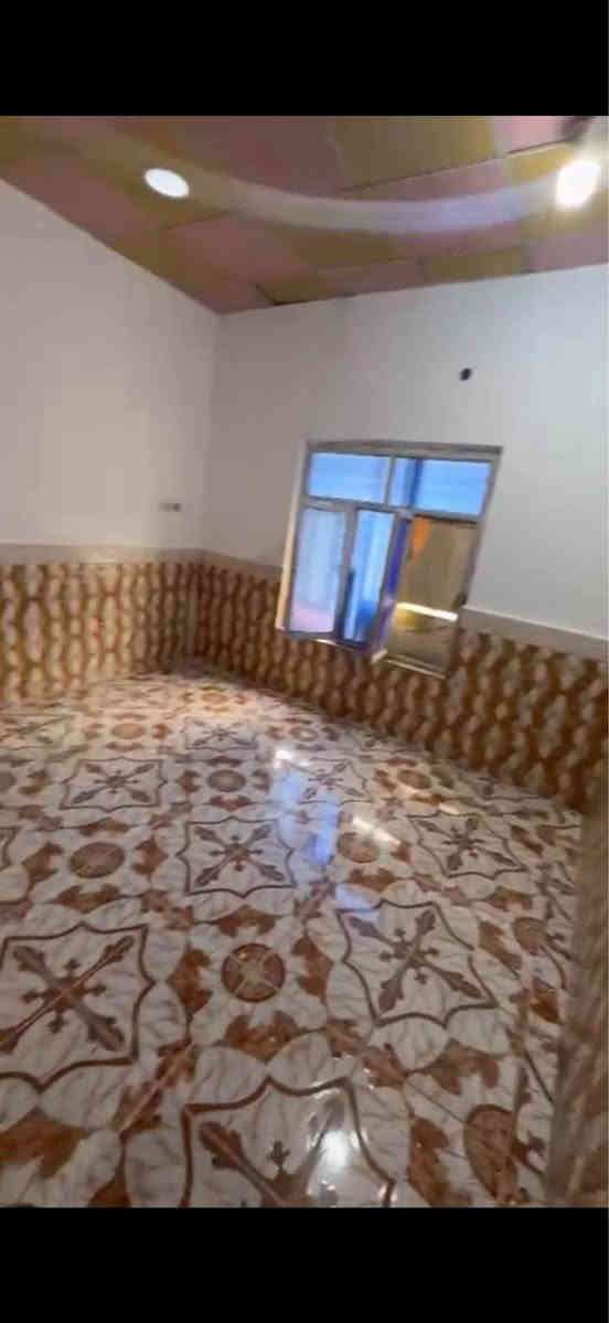شقه ارضيه غرفه وصاله ومطبخ وحمام مشترك 
العنوان التنومه شارع 49 قرب مطعم فلافل لبنان 
يوجد فديو توضيحي للشقه
للاستفسار 
*********** البصرة, العراق
