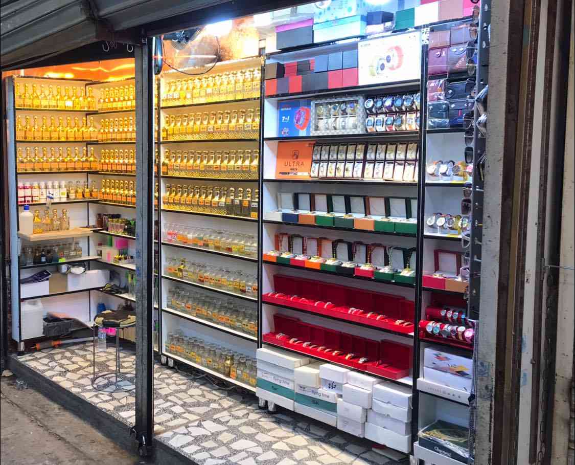 فاترينات للبيع
جديدات مستخدمات اسبوع فقط 
عدد ٤ 
قياس 
ارتفاع مترين وربع

***********
