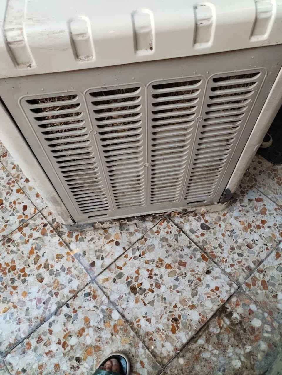 مبرده الونا كلش نضيفه سرعتين ((حجم 4 ونص عملاقه) حلف مال شركه حوض قطره زنجار مابي دبل واتر بم سعر (٨٠) الف
*********** بغداد, العراق
