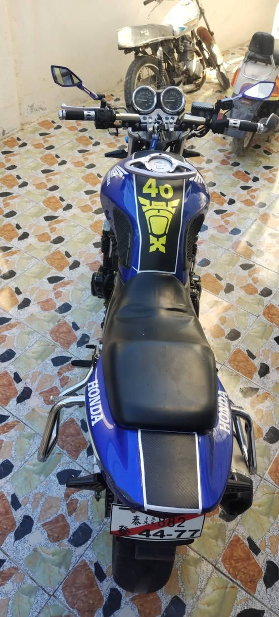 من رخصت مدير الكروب
سي بي 400 جيل ثاني موديل 2006 اوراق اصولي كمرك مدفوع ونفيس سعر(2200 مليونين وميتين) وبيه مجال مكاني كربلاء الخاص مغلق ***********
