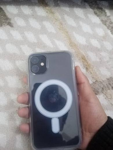 السلام عليكم ايفون ١١ عادي لون اسود  الجهاز  كله شرط وضمان فول ومكفول  ذاكره ١٢٨ البطاريه ٧٣ للبيع فقط مكاني تكريت  الشهامه ***********بدر مكلف بل نشر. الشراي يجي واتساب او يتصل
