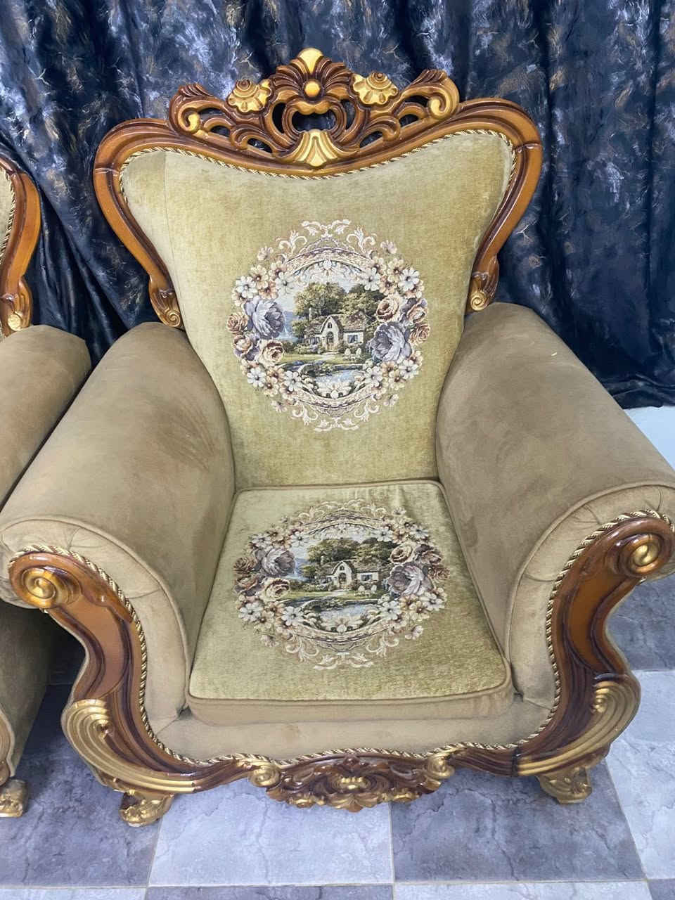 السلام عليكم تخم 10 مقاعد نضيف حيل مابي ضرر سعرهه 500 وبي مجال مكان بغداد حي العامل  ***********
