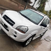 توكسون • ٢٠١٠ • كلين تايتڵ