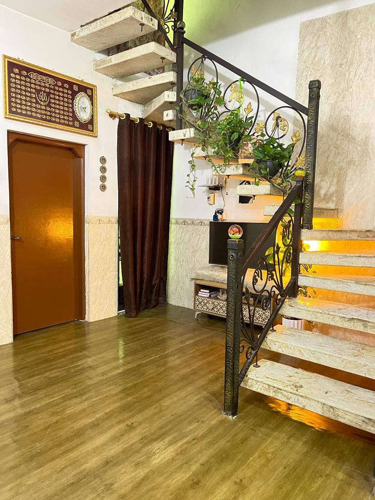 المبادرة 
✨🏡 مشتمل للبيــع 🏡✨ على المبادرة او نقدا 
طابو صرف /السعر 122
📍 الموقع: بابل – شارع 60 – شارع الكرينات
━━━━━━━━━━━━━━━━━━
📏 المساحة: 100 متر
📐 الواجهة: 5 م
📏 النزال: 20 م
🛣️ عرض الشارع: 10 م
📜 الملكية: ملك صرف
🏗️ يتكون من طابقين 
━━━━━━━━━━━━━━━━━━
🏠 تفاصيل الطابق الأرضي:
استقبال + كليدور + صحيات + مطبخ
🧱 الأرضية: كاشي
━━━━━━━━━━━━━━━━━━
🏠 تفاصيل الطابق الثاني:
غرفتين نوم + كليدور + صحيات
🪵 الأرضية: سيراميك
━━━━━━━━━━━━━━━━━━
💰 السعر: 122 مليون (قابل للتفاوض)نقدا 
البيع على المبادرة مقدمة 20مليون الباقي خلال 3 أشهر 
━━━━━━━━━━━━━━━━━━
📞 للاستفسار:
***********
***********
*********** (المهندس أمير الحسناوي)
━━━━━━━━━━━━━━━━━━
#مكتب_عقارات_أبراج_بابل 🏗️
📍 موقع المكتب: بابل – حي الجزائر – مقابل الجسر الدولي

