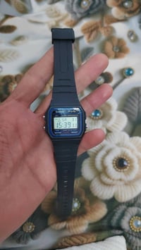ساعات • متوفر • اطلب بالتعليقات