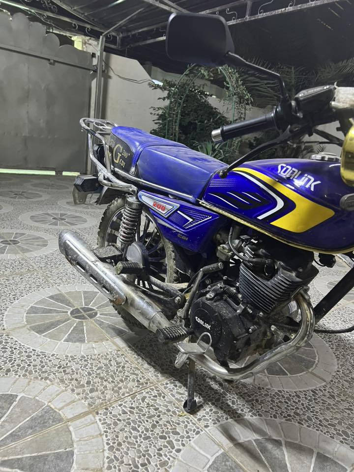 السلام عليكم دراجه للبيع سيفان محرك اسود  موديل ٢٥ دراجه حلوه وما ناقصه كلشي الدراجه  ملاحضه مبدلا دبلات ولايت  السعر ٧٥٠قفل ***********
