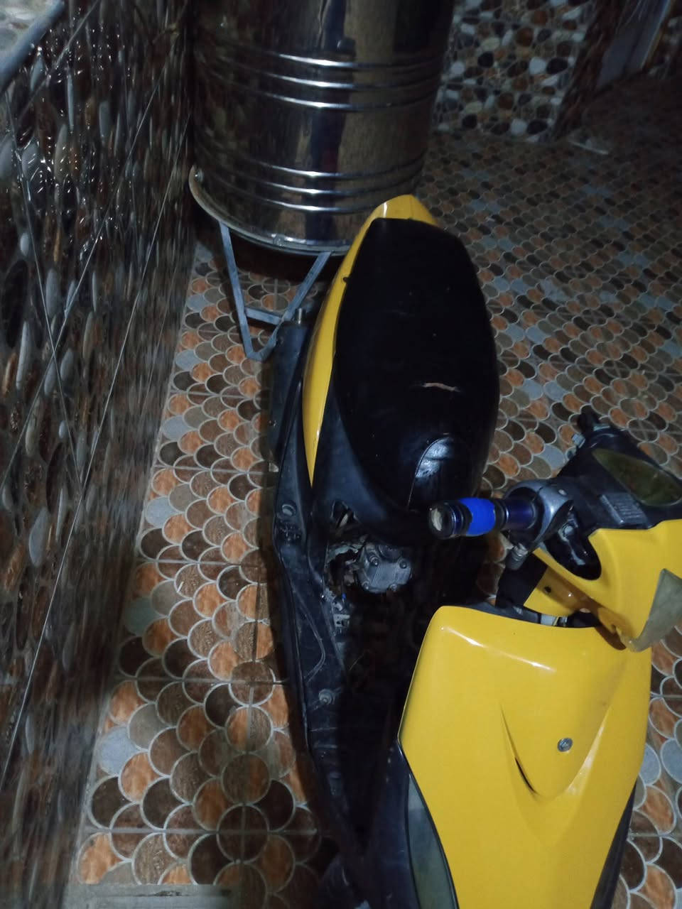 السلام عليكم دراجه للبيع 
كهربايات كله شغاله سلف هندر بس نقص باتري 
محركه حلو لا نضوح لا تبخير معدل عالي 
مكاني بابل محاويل السعر خاص او اتصال ***********
