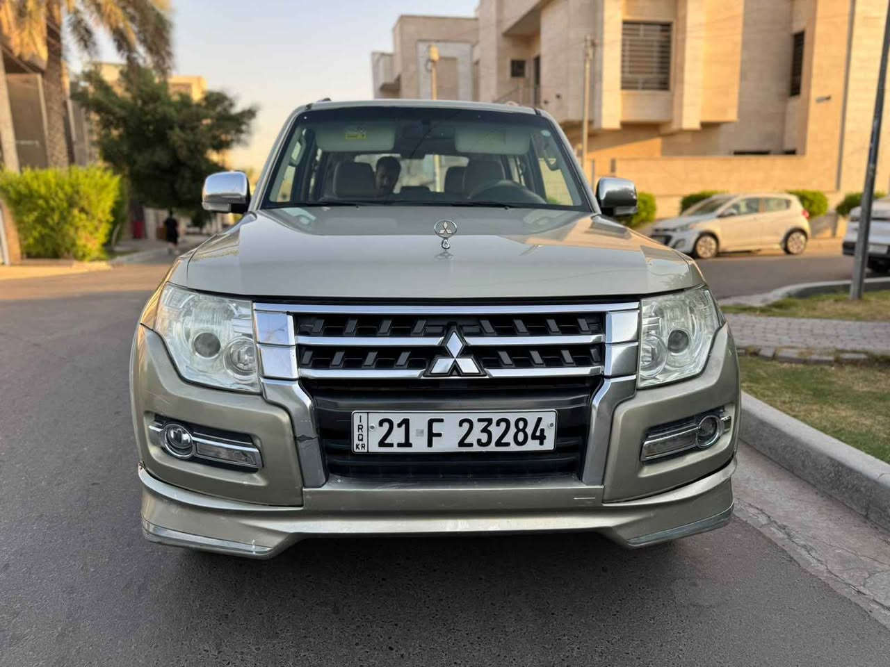 *********** اخت الزيرو 
باجيرو ٢٠١٦ خليجي gls
مكفوله  من ضربه وصبغ 
ماشيه ١٠٠ الف كيلو 
محرك ٣٥٠٠ 
٧ راكب  ٣ قطع تبريد
فول تحكمات ستيرن 
ترحيب  ومري شفط واشاير
  ......   بدون فتحه ......
بلوتوث  اوكس 
كشن سايق جلد  وكهرباء 
داخل صاج 
تبريد  ثلج 
غرفتها جديده  بلاديه 
صدر امامي خلفي  جديد 
كير محرك  خير من الله 
باسمنه تحويل ثاني يوم 
لد امامي 
سبير منازل 
سياره  ناعمه كلش واقتصاديه بدون  نقص
سعرها ١٥٤ ورقه 
اتصال فقط  مكلف بلنشر 
*********** بغداد, العراق
