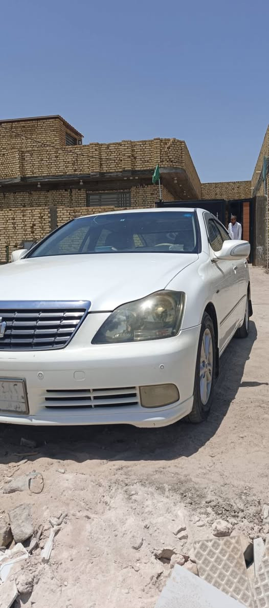 السلام عليكم ورحمه الله وبركاته من رخصه الادمن سياره شاهين 2004 تبريد عاطل اشاير بالمري تحكم ستيرن طخة بالجاملغ الخلفي الايمن تخم تاير حدادية 70 بالمية.  كير ومكينه نضاف السيارة رقم الماني باسمي   سنويتها البارحه سقطت تحويل ثاني يوم السعر 125 وبيها مجال حك الجية رقم الهاتف  ***********.خاص ما اجاوب     رقم الهاتف موجود واتصل علي وبيك خير وتدلل
