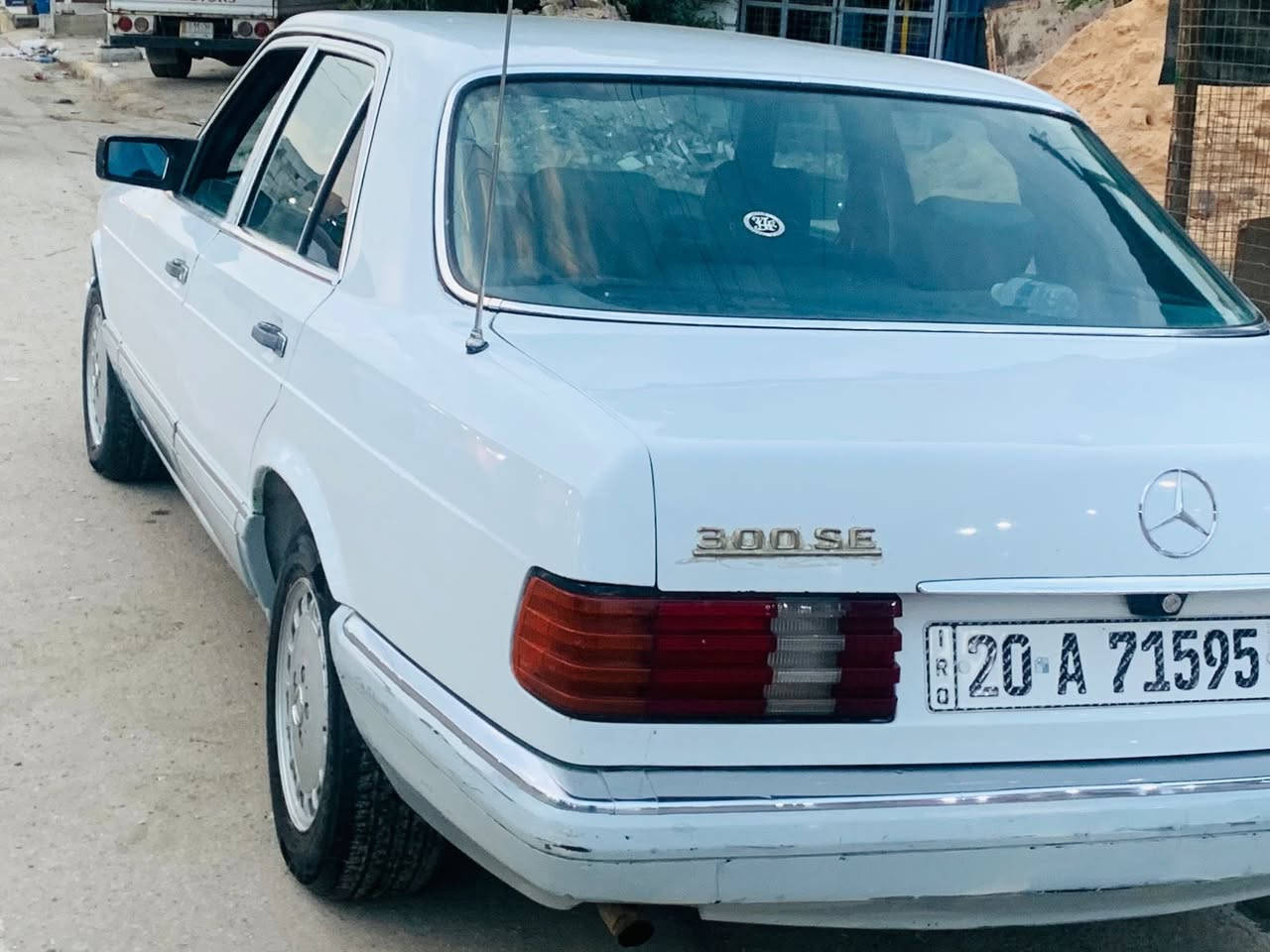 السلام عليكم 
لبيع مارسيدس موديل 89محور  سيارة حلوة ونضيفة رقم ديالى الجديد بسمي تحويل مباشر مكانها بغداد تجي شوفها وبيك خير وتدلل
الاتصال ***********
