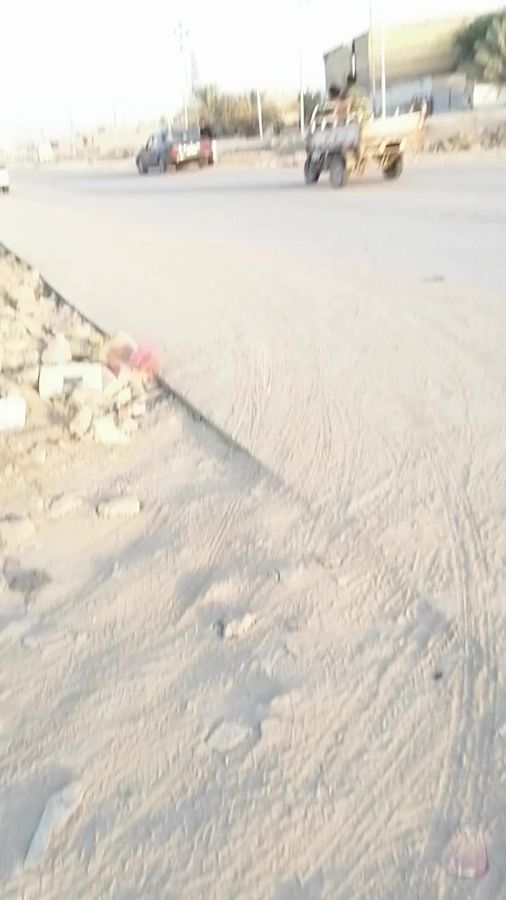 بيت للبيع مساحته ١٤٠ متر في غرفتين وصاله ومطبخ وديون منور حمام داخلي تواليت خارجي بيت مرتب سعره ٦٥ بي مجال غريب ع شارع السايدين رقم الهاتف *********** بي واتساب
