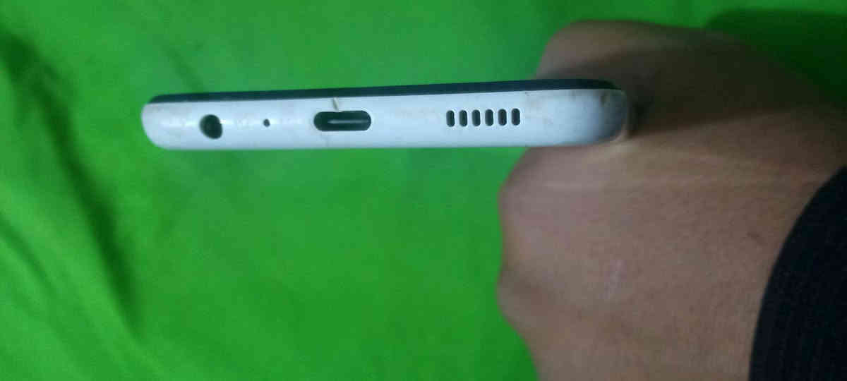 سلام عليكم اخوان
جهاز البيع 
ما مفتوح ولا طاب التصليح
السم / A13 
الذاكره/ 64 
العشوائيه/  12
انذافة /90/م/100 
السعر /100 الف 
العنوان / الرميثة 
الرقم/ ***********
