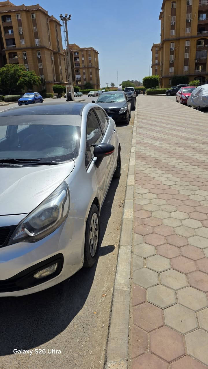 كيا ريو ٢٠١٤ فابريكة بالكامل جوة 
رشة برا عاللحم عدا السقف 
فرش جلد 
حالة ممتاز عفشة و ماتور . مش محتاجة اي مصاريف 
التكييف يعمل بكفائة 
رخصة لاخر السنة 
بالكاتولوج و المفتاحين الاصلي 
مرور المعادي
رقم التواصل 
01200195516
المعاينة . مدينة المستقبل لظباط القوات المسلحة


**إذا كنت صاحب هذا الإعلان وتريد حذفه لأي سبب، رجاءا أرسل رسالة إلى الدعم الفني**