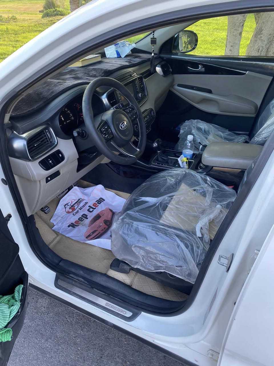 السلام عليكم للبيع كيا سورنتو خليجي 
رقم بغداد  بسمي 
موديل 2016 
6 سلندر  7 راكب 
فوول مواصفات  1/1 
بنورمااا طكتين جام 
فووور ويل 4.4 
مانع انزلاق وانحدار 
بردات خلفيه اصلية 
كشنات جلد اصلي لونين  كهربائي 
كشنات تدفئة وتبريد 
شاشة كبيرة + كامرة دوار اصلية 
حساس امامي وخلفي 
مري شفط مع القفل 
تحكم استيرن فول 
كيجات السرعة زئبقية 
تبريد 3 قطع ثلج 
اضواء ترحيب بليداد 
اريل ابيض طيارة 
علامة سورنتو بلدوسة 
لد امامي وخلفي 
لايت زنون اصلي 
اشاير بلمري 
يدة نيكل اصلي 
ويل كروم  19 
نظام اوتو هولد 3 انظمة
ترحيب عند اقتراب السيارة 
مكفولة  بدون قطرة صبغ ماعدا بارد باب السائق  قليل سيارة نظيفة وجاهزة  مابيها اي نقص
عنوان بغداد  للاستفسار : ***********
