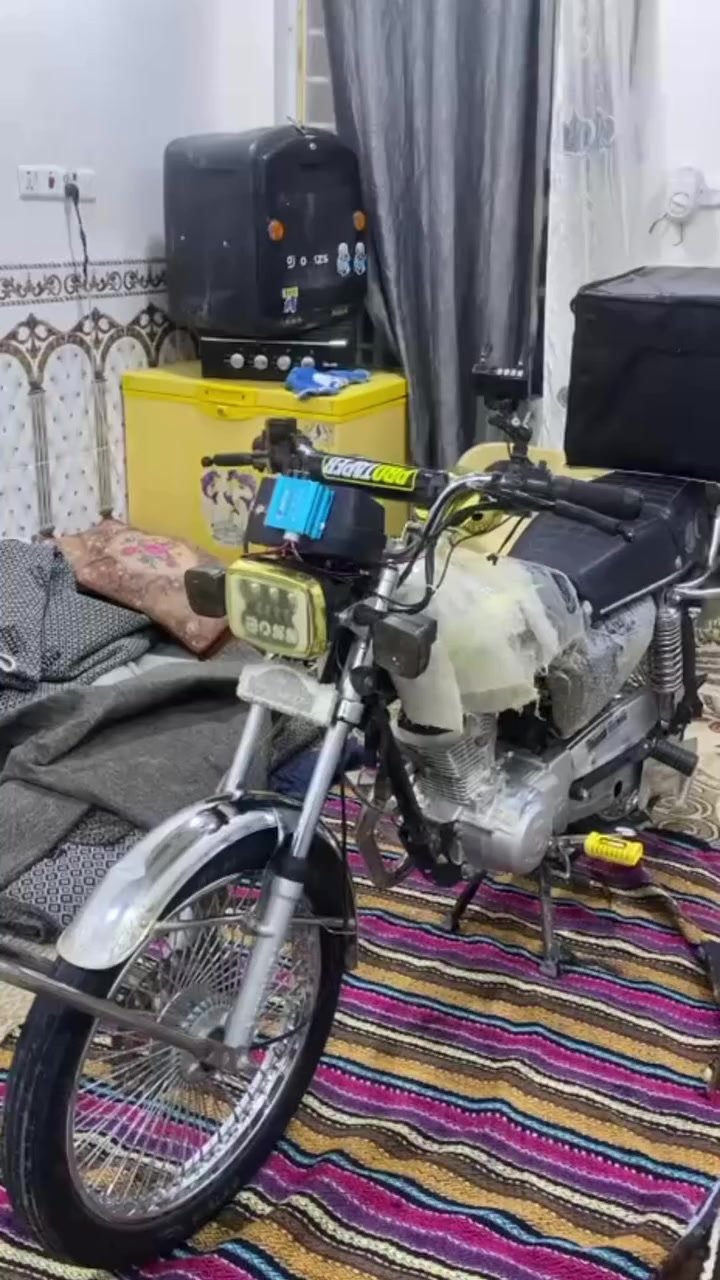 السلام عليكم تايكر 24محرك ممفتوح لدراجه تطلع دخان وبيها صوت بلمحرك تصلحها يكلف40الف السعر500وبيها مجال بسيط رقمي***********
