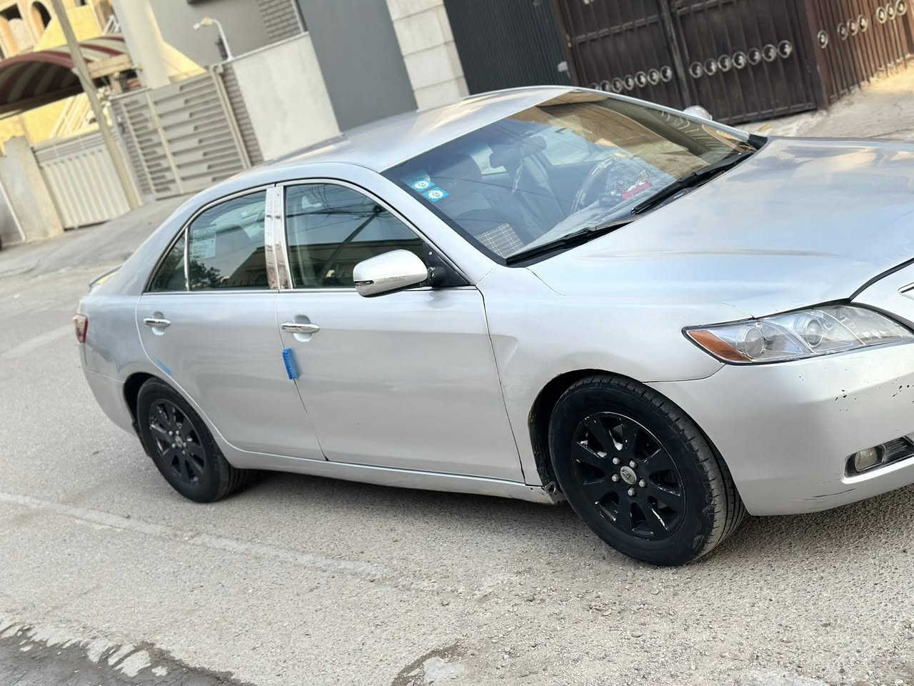 السلام عليكم 🫡              
***********

كامري (2009)

                         السعر(  78  ) 🔒 🔒 قفل 

وارد امريكي 4سلندر محرك 2400المرغوب
كير ومكينه خير من الله 
ضربتها جاملغ وبنيد 
بيها اربع قطع صبغ ابيعلك حزام 
صدر امامي خلفي جديد 
تخم تاير جدد باتري جديد 
تبريد وتدفئه شغالات 
رقم انكليزي واسط 
سياره ناعمه وبلعافيه علياخذها 
مكان السياره الغدير شارع التوت
