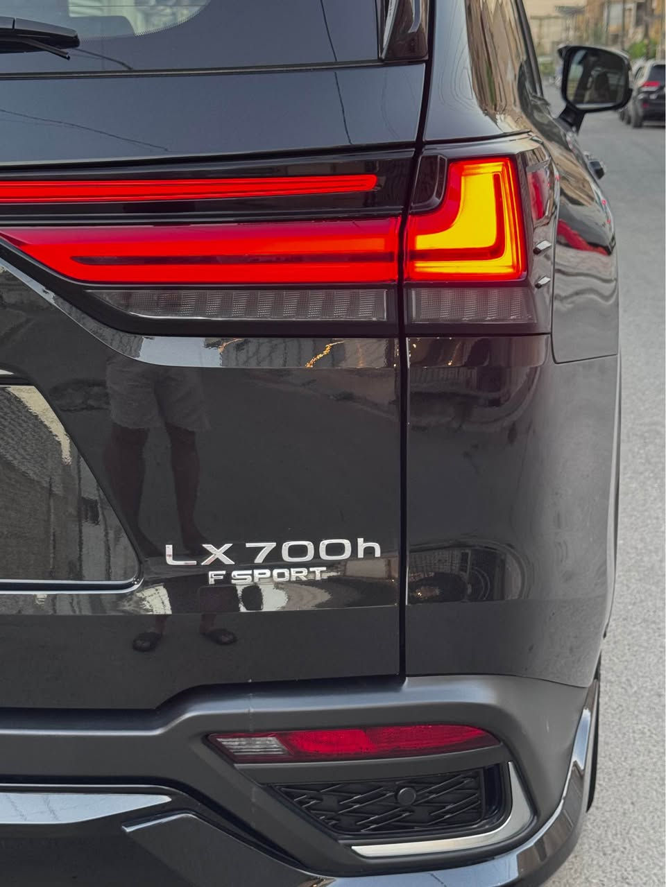 لكزس LX700 موديل ٢٠٢٥ 
ماشيه ٦الف اخت الزيرو 
شركة ساز ام الضمان 
مواصفاته غنيه عن التعريف اعلى فئه F1 
صار بيه طخه بسيطه بصفحه السايق بدون اي ضرر او دواخل او ايرباك تبدلت القطع نفس الون اصليه من سياره زيرو تقره بالسونار براغي مفتوحه فقط 
السعر ١٢٠ الف بيع او مراوس 
الكراده ساحه الواثق 
***********
*********** بغداد, العراق

