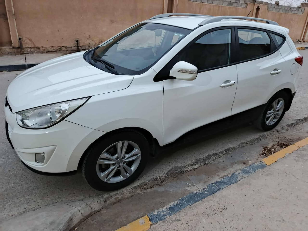 سيارة
توسان 2013 
 رقم اربيل جديد 
سنويه باسمي ماشيه 188
صبغ نص باب (السايق) المحرك المكينة شرط مكفول
السيارة جاهزه 
السعر 150 بيه مجال بسيط 
استفسار اتصال ***********
