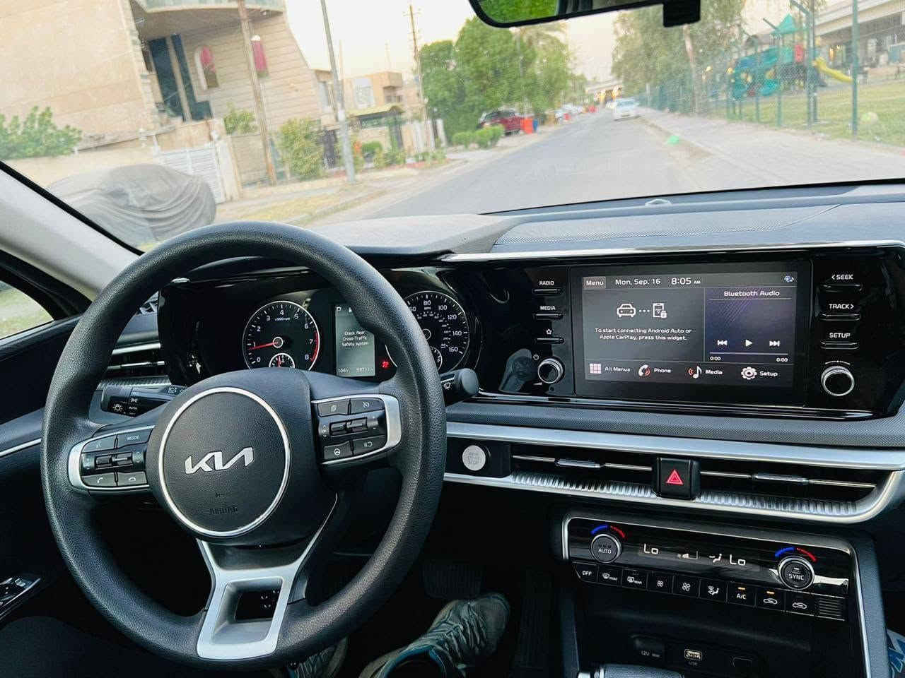 K5
موديل 2022

المواصفات 

بصمه +بصمه تشغيل عن بعد 

رادار امامي و خلفي 

جنطه ذكيه 

أوتوهولد 

تحكم تبريد البيانو 

هاندبريك دكمه 

ويل 16

شاشه ذكيه تدعم الكار بلي

تحكم ستيرن جهتين

تحديد مسار 

لايت زينون بلادي

ماشيه110m

حادثه بنيد و جاملغ ايمن 

رقم بغداد 

مكان السياره بغداد البلديات

سعر 150 وبيها مجال
***********
