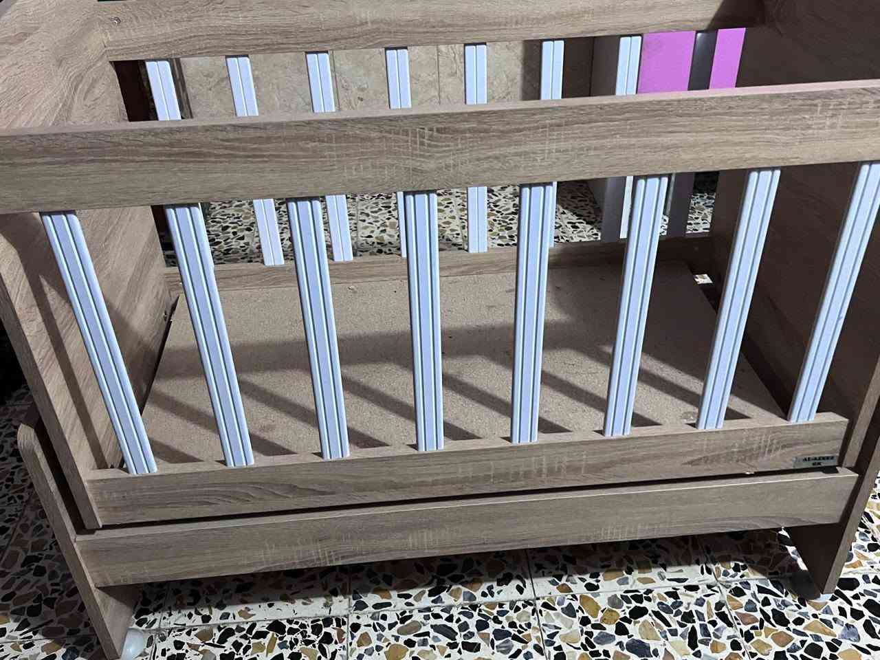 السلام عليكم
سرير اطفال للبيع غير مستعمل نهائيا فقط شديناه وما نام بي الطفل مع دوشك هم غير مستعمل 
السعر ٨٠ هوه والدوشك وبي مجال


**إذا كنت صاحب هذا الإعلان وتريد حذفه لأي سبب، رجاءا أرسل رسالة إلى الدعم الفني**