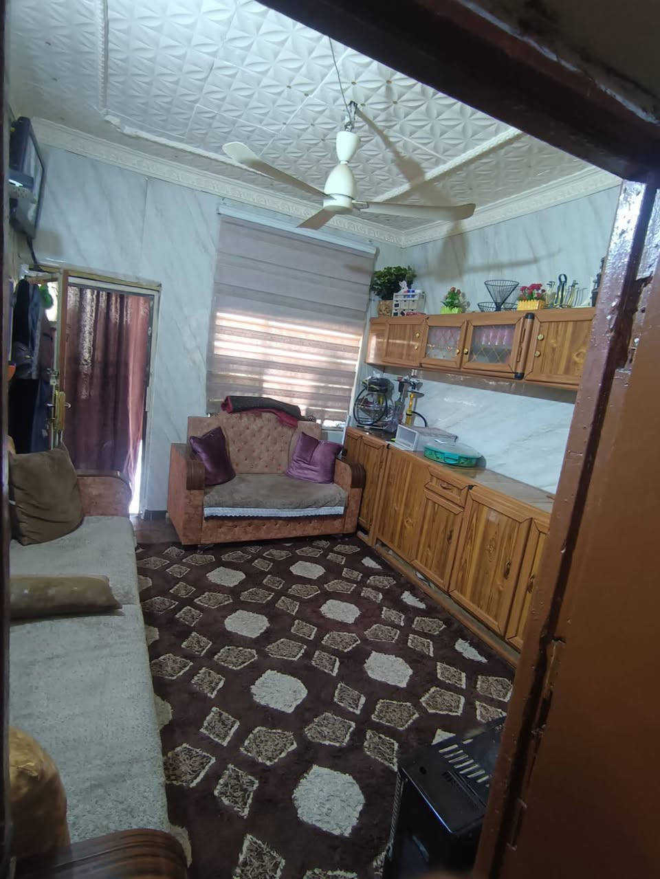 السلام عليكم ......
دار للبيع طابو صرف 

المساحة 150 متر واجهه 7 ونص نزال 20

الموقع البكرلي حي الفنانيين مقابل جامع سلمان المحمدي موقع جدآ راقي 

تبليط .مجاري . ماء .كهرباء .مدارس محلات كلشي قريب 

يحتوي ع غرفتين نوم .مع باقي التفاصيل 

///// السعر 140 قابل للتفاوض /////

مراجعة مكتب عقارات الشاهين .البكرلي قرب جامع عمار ابن ياسر مجاور مخبز ابا الفضل 

*********** واتساب 

*********** ابو علاء
