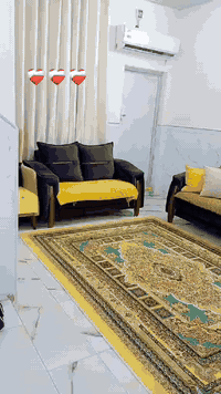 السلام عليكم بيت للبيع ١٠٠ متر بناء حديث غرفه وصاله ومطبخ وبر اني وصحيات بم العصافير قرب مركز الشرطة مكاتبه فقط مشمول بل تطويب ***********
