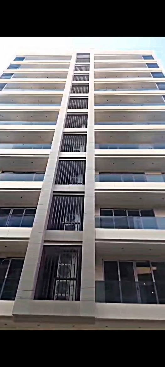 شقق سكنية بناء حديث 
سند مستقل 
فتح بيان في الطابو 
يوجد شقق أماميه مساحه 140 متر
تحتوي على 3 غرف نوم صاله جلوس مع مطبخ وصحيات 2 مع بلكونه 
البنايه عله نظام كهرباء وسكيورتي 24 ساعا 
وساونه ومسبح وكراج طابقين ومصاعد عدد 2
موقع📍: كراده داخل قرب مصرف الطيف 
للأسفسار ***********
ابو علي الركابي .
