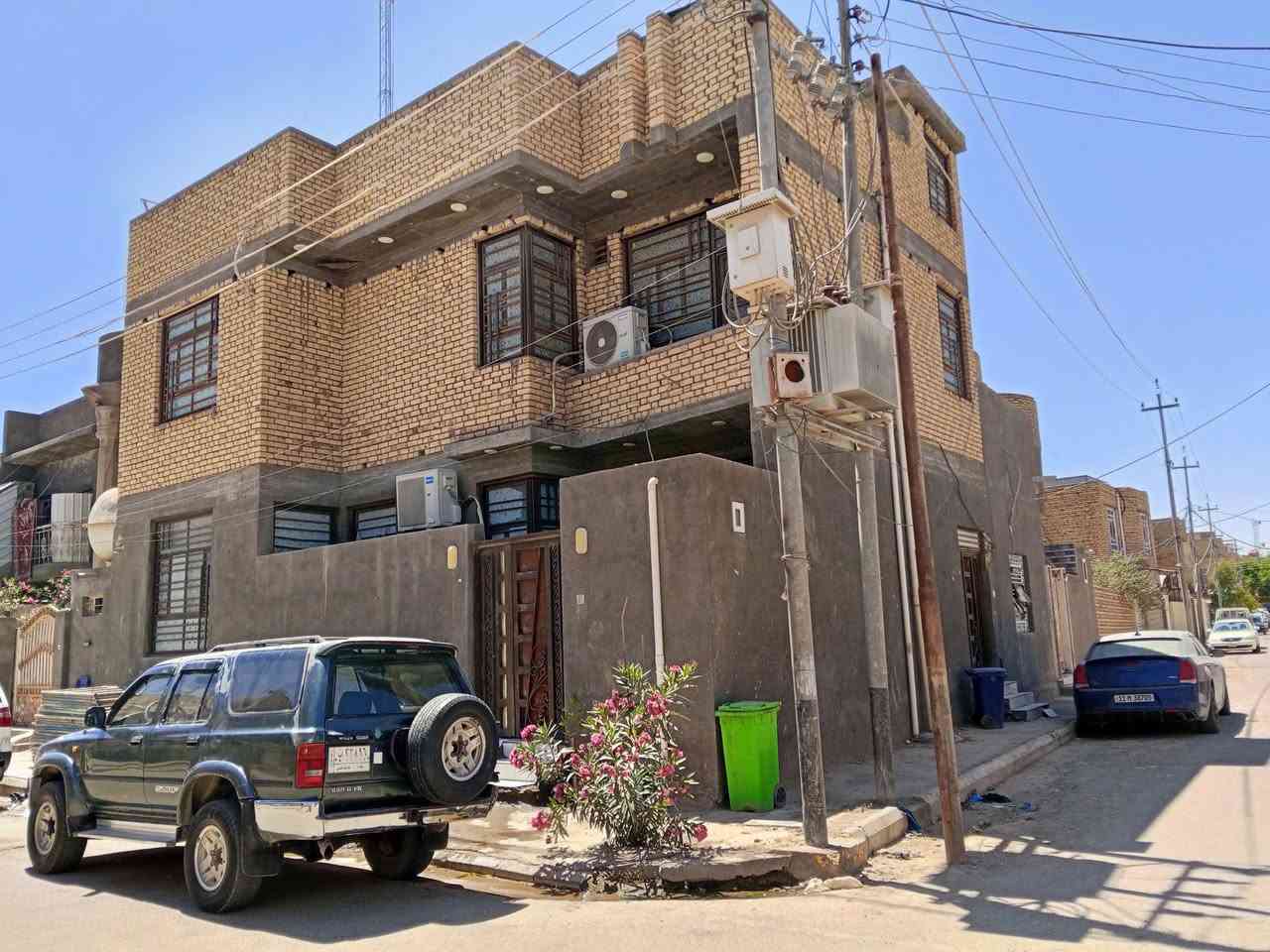 سلام عليكم بيت للبيع مساحه 120شقه وبيت معزولات الطابق الرضي غرفه وستقبال وصاله ومطبخ وصحيات داخليه وخارجيه والطابق الثاني غرفتين وصاله ومطبخ وصحيات وصطح ومخزن العنوان حي اور قرب صيدلية الماروارده الشهري 950لتواصل ***********
