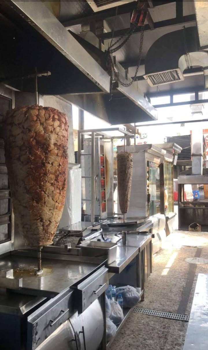 سلام عليكم شب  خلفة دجاج شوي ومعلم شاورما  ولحم  بحاجة إلى عمل الي عنده شغل لا يقصر     ‎***********
