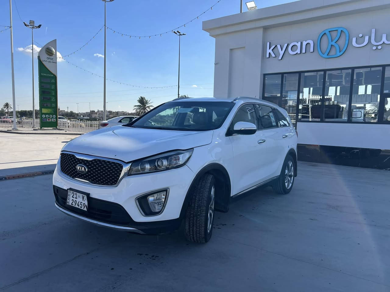 سورنتو 2016 خليجي 
اقره المنشور قبل لا تتصل 
7 راكب 3 قطع تبريد 
رقم  اسليمانيه شرط التحويل
مقعد  السايق كهرباء / تحكمات استيرن جهتين
داخل لونين  
حجم المحرك 4 سلندر دوش دوش
بدون ايرباك بدون دواخل كير محرك كفاله 
 بيها طخه بالجاملغ  وحافت البونيد الباقي كفاله 
السعر 153$ بيها مجال جدا جدا بسيط حك الجيه 
ماشيه تقريبا 75
***********
مكلف بالنشر
