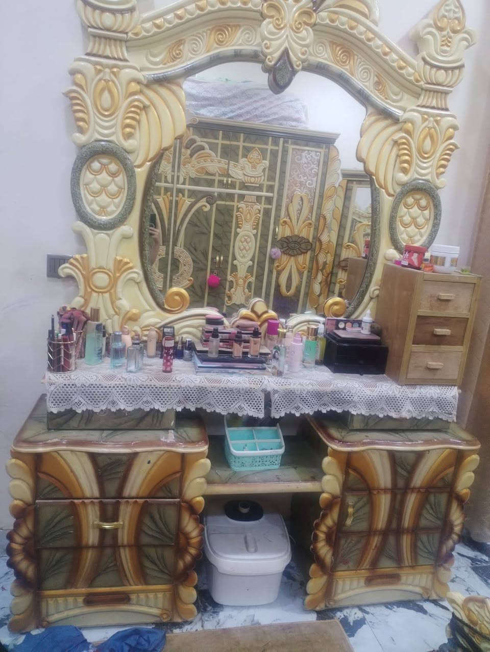 السلام عليكم غرفه نوم صاج حاطه نظيفه السعر 550شراي يتصل واكو توصيل ***********
