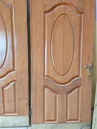 # ابواب خشب للبيع نظيف جدا غير متواجد على الفيس للاتصال على الرقم 0773...