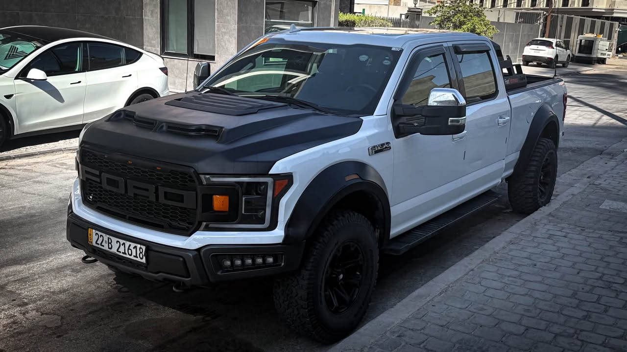 F150 لارييت فول مواصفات بانوراما 5000 v8
للبيع او مراوس (حسب القناعة)
فورد F-150 لاريت موديل 2018 محدثة رابتر بالكامل
📊 المسافة المقطوعة:٦٧ الف ميل 
🛠️ المحرك: 8 سلندر 5000 كير ١٠ نمر
وارد كندي ولا قطعة صبغ
 1FTFW1E5XJFC04516 رقم الشاصي

الاضافات والتزويد: (موجود وصولات بكل القطع)
مازدات رابتر مختمة فورد
شباك رابتر ١٦٠$
دعامية رابتر ٤٠٠$
تخم راجز وكام شفت ستيج 2
منظومة زينون ٤ عدسات 200$
تغليف جلد للارضية بالكامل 300$
ترفيع ٢،٥ انج 100$
نفخات جانبية ليد رابتر 300$
تايرات جبلي تخم جديد ١٠ طبقات بف كوتريدج $700
ويالة اصلية حجم 17
غلاف بدي
درع خلفي سيباية مع بروجكترات اربعة 350$
زوج مري F250 اصلي ام الاشارة 450$

• كير 10 نمر هيدروليك
• سقف بانوراما كامل
• شاشة كبيرة + كاميرا خلفية
• سستم صوت سوني 8 سماعات اعلى فئة
• كشنات جلد بالكامل الكشنات الأمامية كهربائية مع تدفئة
• فور ويل كير طرح تيبترونك مع 5 مودات قيادة
• زينون أصلي ٤ عدسات
• مرايات F-250 قابلة للتمديد يدويًا ام الاشارة
• جامة خلفية كهرباء بتحكم من السائق
 - دوسات البانزين والبريك كهربائيات
- هاندبريك بصمة
-حساسات خلفية 
- كامرتين خلفيات محيطية
• الأرضية مغلفة جلد فوق التغليف الأصلي
• دبة وسطية وبوابة إضافية – صوت طرب
• مرفوعة 2.5 إنج مع ويل 17 عرض 10 إنج
• تايرات 35/12.5 – الزوج الخلفي جديد
• كشافات بنيد فوق القمرة وخلف القمره
• نفخات الجاملغ رابتر بلصق (بدون براغي)
• كشنات خلفية قابله للرفع والطرح 
• باور انفيرتر شغال 100‎%‎ يفيد شحن بطارية السيارة + قدرة تشغيل إضاءة تخييم 
- تبريد قطعتين
• تحكم مري كهربائي 
• تحكم ستيرن جهتين 
• أوامر صوتية
• كروز سرعة
الضرر:  كندية بدون اي قطعة صبغ السيارة ولكن البجم محدث رابتر فيها اضرار باردة بسيطة و البجم بي طخة ولكن حتى الراديتر بلادي"
.

تفاصيل إضافية:
• خزان 140 لتر – يمشي من 800 إلى 1000 كم
• بطارية امرون 100 امبير اصلي
• رقم السيارة أربيل الدولي الجديد مدفوع ضريبة الحمل و هزة وبراد وسنوية جديدة باسمي
.
السعر ٢٤٠ ورقة مكاني بغداد
كل التفاصيل بالمنشور فقط الشراي يتصل واتشرف بالجميع🖤
***********
