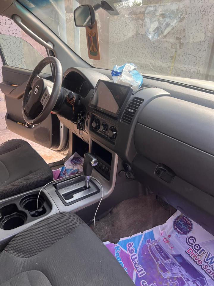 السلام عليكم. نيسان بافندر ٢٠٠٨ وارد امريكي محرك خير من الله كير جديد حادثها جاملغ خلفي ورا السايق بي معجون السياره حلوه ومصبوغه حزام رش فقط للجماليه 
السعر ٨٥ وبيها مجال 
مكانها بابل رقم بغداد ب اسمي 
***********
