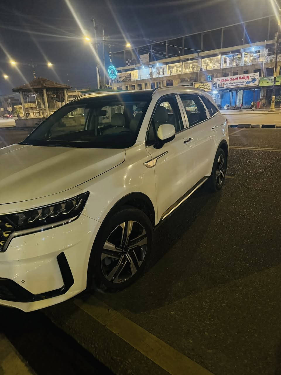 � للبيع – سيارة مميزة بحالة ممتازة
🚗 

Kia Sorento

 2021 – فئة GT-Line (فل كامل)

💰 السعر: 26,500 دولار

📍 الموقع: العمارة

📄 اللوحة: بغداد خصوصي

🚘 المواصفات الخليجية

📏 الممشى: 74,000 كم

⛽ الوقود: بنزين

⚙️ ناقل الحركة: أوتوماتيك

🔋 المحرك: 3.5 لتر V6 – 6 سلندر

🎨 اللون: أبيض

🪑 المقاعد: جلد – 7 ركاب

✨ أهم المواصفات:

�️ محرك 3.5 لتر V6 قوي بسحب ممتاز وتسارع سلس

✔️ ناقل حركة 8 سرعات أوتوماتيك

✔️ نظام Drive Mode (Comfort / Smart / Sport / Eco)

✔️ نظام Terrain Mode (Snow / Mud / Sand) – خاص بالدفع الرباعي

✔️ فتحة سقف بانورامية مزدوجة

✔️ جنوط رياضية قياس 19 إنج (تصميم GT-Line)

✔️ إضاءة أمامية وخلفية LED كاملة

✔️ دي لايت LED

✔️ مرايا جانبية كهربائية مع طي أوتوماتيك وإشارات

✔️ شاشة 10.25 إنج عالية الدقة

✔️ نظام صوتي مميز (بعض النسخ Bose)

✔️ شاحن لاسلكي للموبايل

✔️ عدة منافذ USB أمامي وخلفي

✔️ فتح السيارة عن طريق الاقتراب (Smart Entry)

✔️ تشغيل عن بعد (حسب النسخة)

✔️ مثبت سرعة ذكي مع خاصية التوقف والانطلاق

✔️ نظام المحافظة على المسار

✔️ مساعد تفادي الاصطدام الأمامي

✔️ تنبيه حركة خلفية عند الرجوع

✔️ فرامل يد إلكترونية + Auto Hold

✔️ شاشة معلومات وسطية رقمية

✔️ مكيف خلفي مستقل للركاب

✔️ زجاج خلفي مظلل مصنع

✔️ ديكور داخلي تطريز GT-Line ولمسات رياضية

✔️ كاميرا خلفية + كاميرا 360 درجة

✔️ حساسات أمامية وخلفية

✔️ نظام بصمة + دخول ذكي (Smart Key)

✔️ تشغيل بصمة

✔️ شاشة كبيرة مع Apple CarPlay

✔️ عدادات رقمية

✔️ مثبت سرعة + رادار

✔️ تحذير مغادرة المسار

✔️ مراقبة النقطة العمياء

✔️ مقاعد كهربائية + ذاكرة مقعد

✔️ تدفئة وتبريد مقاعد

✔️ تحكم أوتوماتيكي بدرجة الحرارة

✔️ باب خلفي كهربائي

✔️ AWD دفع رباعي✔️ 

🛠️ الحالة:

🔹 بدون صبغ

🔹 ضرر خفيف في الباب الأمامي (رصعات خفيفة فقط كما موضح بالسونار )

🔹 السيارة نظيفة جدًا وجاهزة للاستخدام

📞 للاستفسار: ***********
