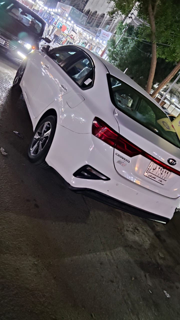 سلام عليكم اخوان للبيع كيا سيراتو ٢٠١٩ اللون ابيض رقم بغداد باسمي تفاصيل السياره لد امامي وخلفي قطعتين تبريدمري شفط خمسه ويل كب شاشه وكامره كبيره وشاشه عرض وحساس خلفي تخم تاير بيهه جديد صدر امامي وخلفي جديد تبريد ثلج ومعروف تبريد سيراتو سياره مال بيت وجديده للامانه 

ملاحضه سياره هيه واكفه رجعت عليهه سياره ونطخ الجاملغ الامامي وشويه من الباب نصبغ بدون اي شي فقط 
تجي تفحص وشوف السياره جهازه من الاخير 

السعر ١٤٣ ورقه  $ وبيهه مجال للشراي تعجبك تشلع عيني متعجبك اعبر المنشور بالصلاه على محمد وال محمد 

مكانها بغداد شارع فلسطين رقم تلفون ‭٠٧٧٥ ٢٢٧ ٨١٩٥‬
