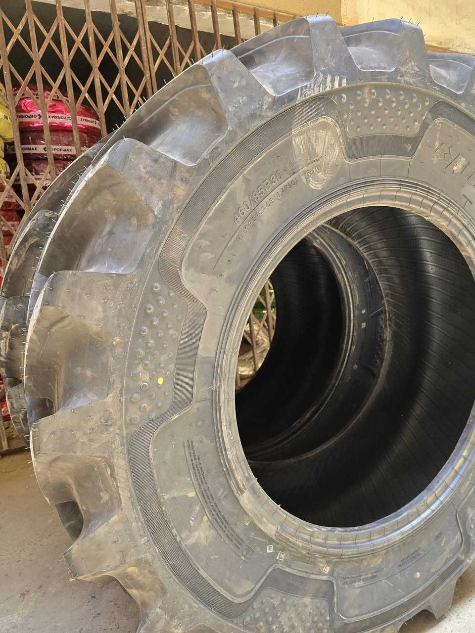 وصول وجبة تايرات جديد حجم 30 نوعيات درجه اولى قالب
عريض و متوفر كتان و مسلح ارقى الانواع و شرط علضمان 
توصيل موجود لكل المحافظات

  احمد العذاري 
***********
***********
             
            * العنوان : بغداد _ مجمع مشن _ طريق معسكر الرشيد *
