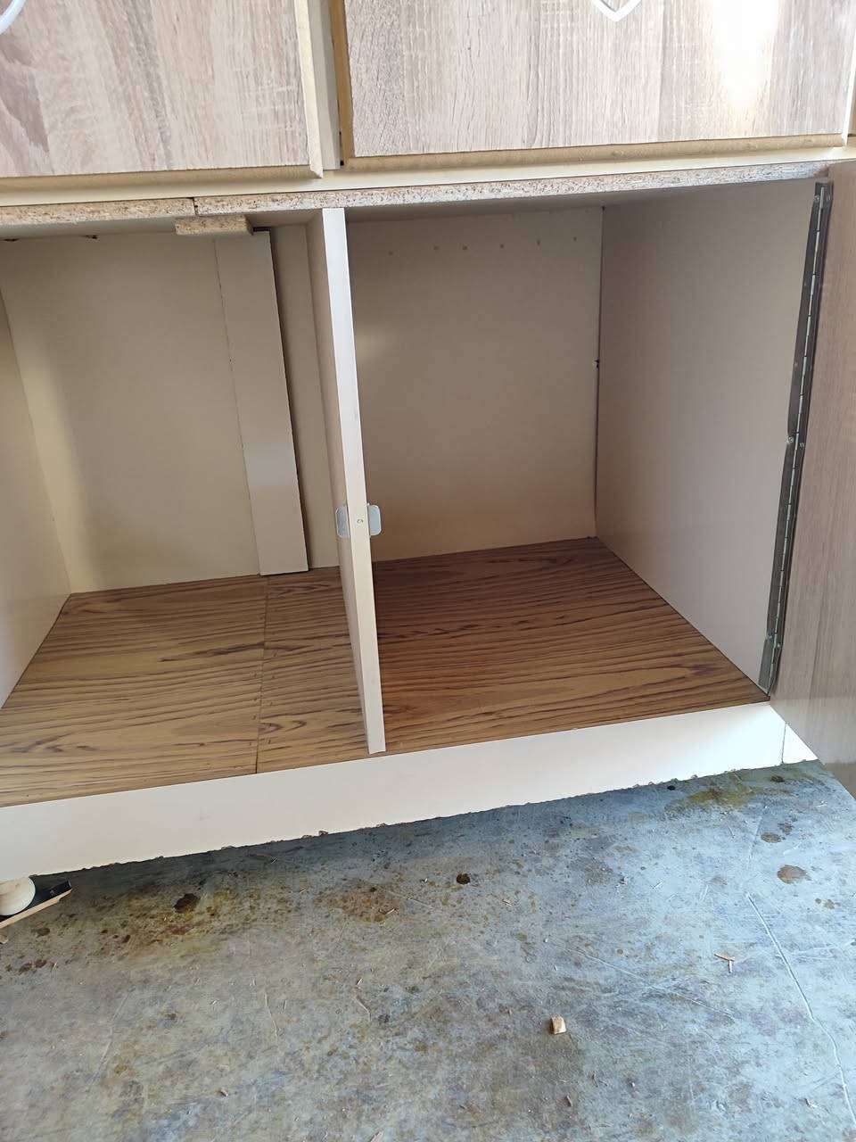 كنتور ويرهم كلاري مستعمل شغل كركوك قطعتين لا شد ولا فتح الخشب تركي ما بي كل عيب نضيف حيل اخو الجديد 
الرقم ***********
