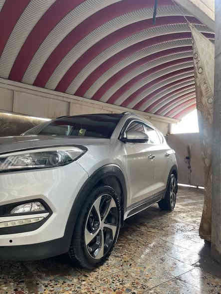 اعلان سيارة توكسان جيكي مواصفات خليجي موديل 2016 للبيع بسعر 140 بيها رشات صبغ وضربة خفيفة من غير ايرباك طبعا كامل المواصفات رقم اربيل لوحات مجددة وسنوية مجددة أيضا" وكالة حديثة ام المستمسكات والصورة من الكردي مباشرة باسمي من حقي انطي وكالة بالسيارة أو من الكردي الاستفسار أكثر الاتصال بالرقم *********** محرك نضيف حدادية جديدة تبريد مؤسسة كامل على أيدي تخم تاير مع الأسبير جديد
