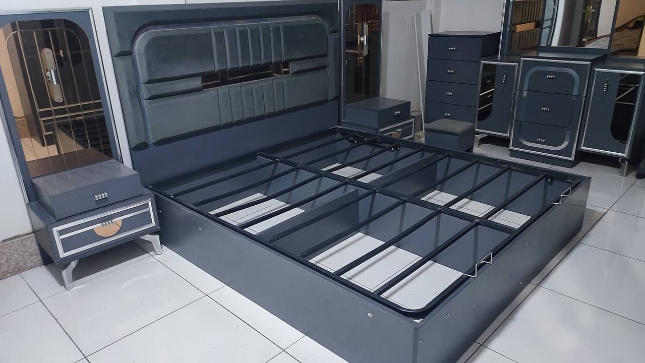 غرفة اخشاب للبيع
غرفة 10 قطع، تركية، السرير مخزن والشازلون مخزن
مستعملة لمدة سنة
سبب البيع / . اريد اشتري غرفة اصغر
عنوان / النجف الاشرف 
السعر 1,200 وبيها مجال
واتساب/ ***********
