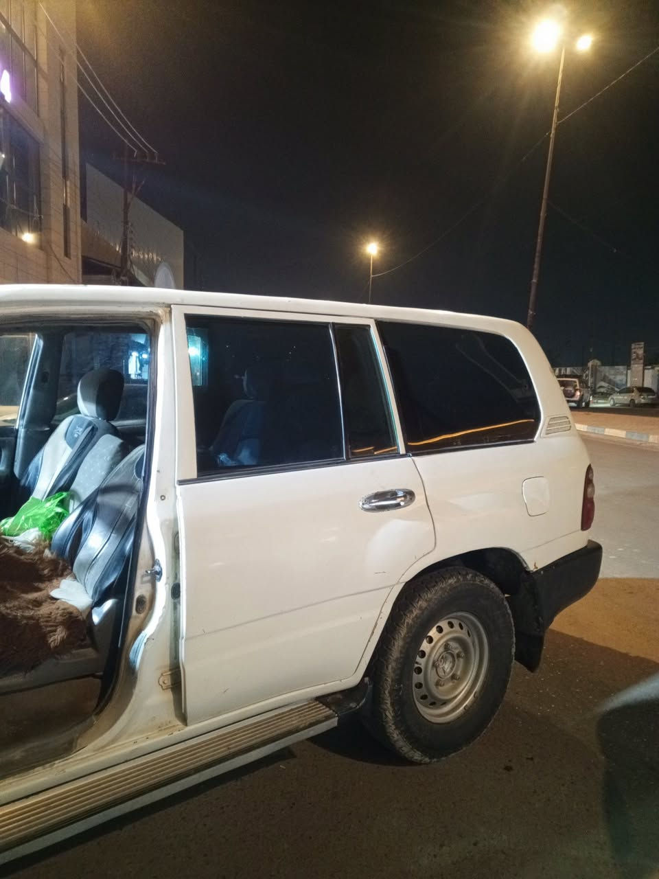 للبيع 2004 مزاد بدون لوحات مبيه شي وكاله عامه وتخويل وبيه ترقيم ي مكان رقمه عادي بسمي وكاله ب 75 ورقه ***********
