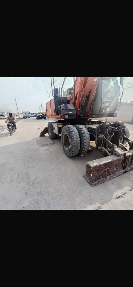 حفار تاير هيتاشي حجم 160 جاهز اي نقص مابيه المكان الناصريه رقم اربيل السعر 325 الاستفسار
 0781 698 7545‬
