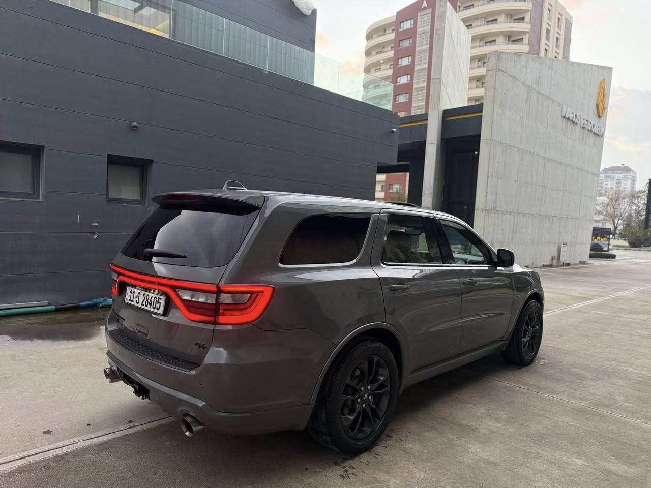 ‏‎ماشاءالله تبارك الرحمن 
*********** 📞 
للبيع دوج دورنكو 
موديل ٢٠٢٢
مواصفات فوول فوول 
RT Max 
بصمه ، فتحه ، كشنات تبريد تدفئه ، كهرباء و خزن ، كشنات الكنتارا ، كشنات خلفي VIP ، شاشه جبير ، رادار امامي و خلفي و جانبي بعد بيها هواي مواصفات 
ماشيه فقط ٣١ حقيقي 
بس جاملغ خلفي صبغ و قبغ سنوق مبدل بلادي 
محرك V8 5.7L
سياره بدون ١ دينار مصرف
لون مميز سمنتي 
رقم بغداد و باسمي تحويل مباشر 
سعر / ٣٣٤ و بيها مجال 
مكان/ سليمانيه 
*********** 📞
