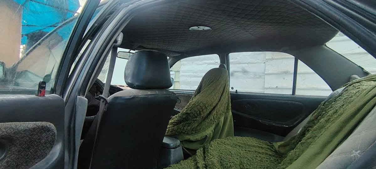 أسلام عليكم للبيع براتون 2002 رقم انكليزي بسمي سنويتها لل 31  كير محرك خير من الله صدر نضيف داخل نضيف خارجها حلو السعر 30 وبيها مجال  *********** ( مكاني صلاح الدين مجمع الدور
