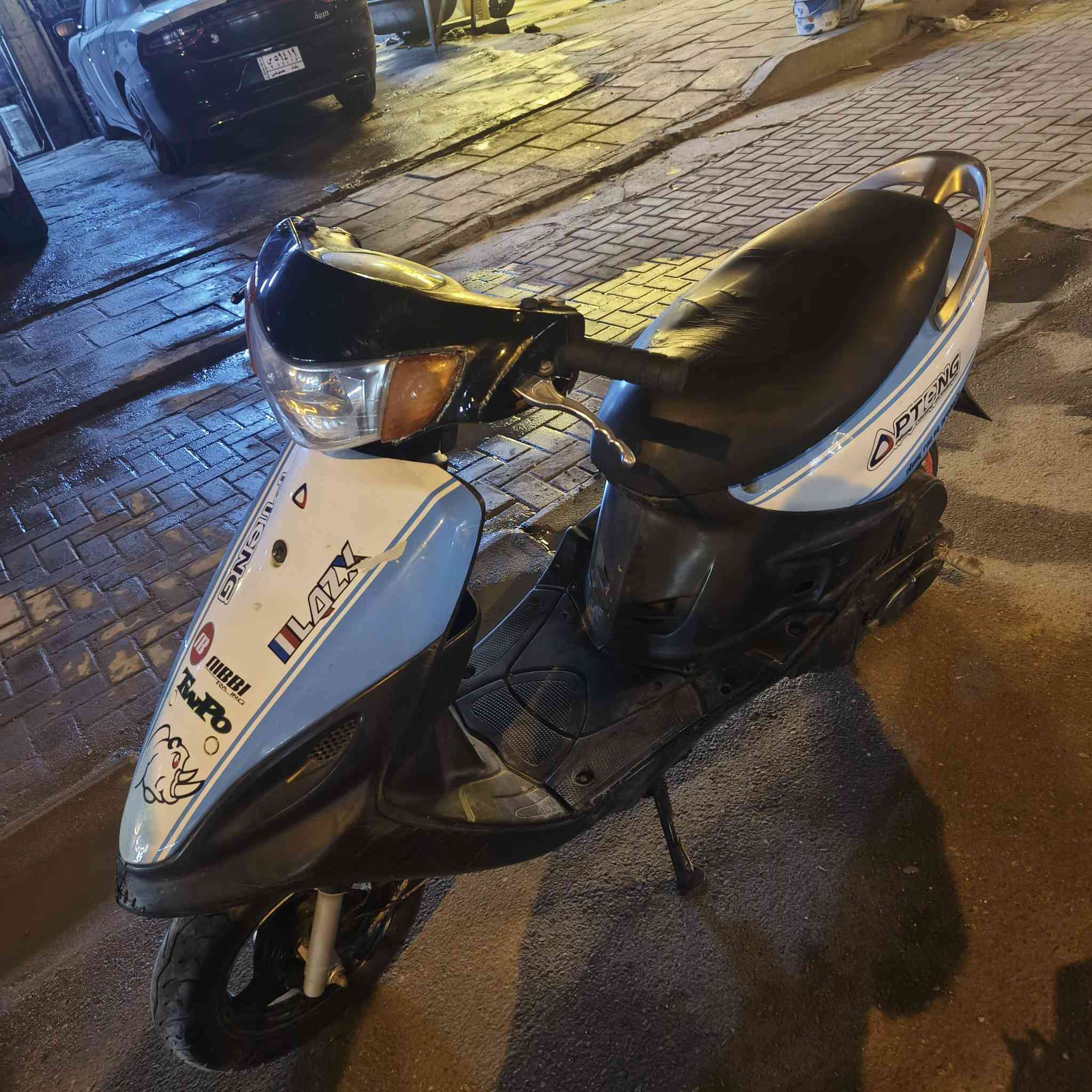 سلام عليكم شبابنه طيبه دراجه ماكس قجمه نضيفه خير من لله جانت كهربائياته كله شغاله كابريتر جديد فاكيوم جديد لايت خلفي امامي بس مشكلته طفت وياي وماعرف شنو عطله بضبط ف ابيعه كوم حديد و ب 180 الف قفله لان لله شاهد لو لي خلكه اشغله وبيعه بعاله من هيج بس ماعندي مجال 
رقمي واتساب ***********
