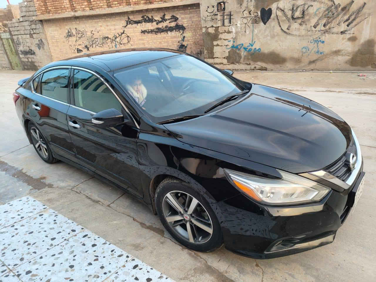 سلام عليكم ورحمة الله وبركاته 
نيسان التيما موديل 2017لون اسود  بجم كبس 
ضرر قطعتين جاملغ خلفي وصندوق صبغ
مكلف بل نشر خابر صحاب سياره *********** طوز, صلاح الدين
