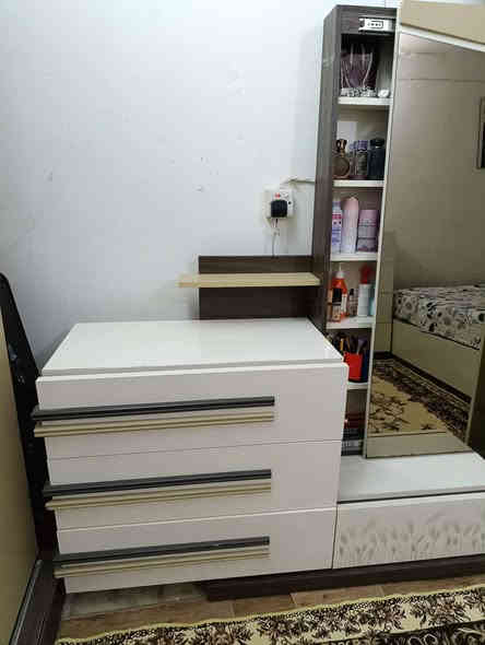 السلام عليكم ،،، غرفه نوم تركية من النوع الثقيل الكنتور سلايت للبيع سرير بي مخزن قلاب 7 قطع  سعرها مع الدوشك 900 بدون دوشك 800 العنوان بغداد النهضة قرب شارع الهادي للتواصل مع الرقم واتساب بي ***********
