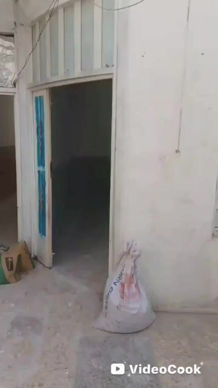 للبيع بيت 100 متر كونكريت مسلح غرفة نوم واستقبال ومطبخ وصاله ومكشوفه وصحيات داخليه وخارجيه بسعر 46 حي الرحمه قرب السوق شارع المقرنص للاستفسار اكثر الاتصال علئ *********** 
وت ساب ***********
