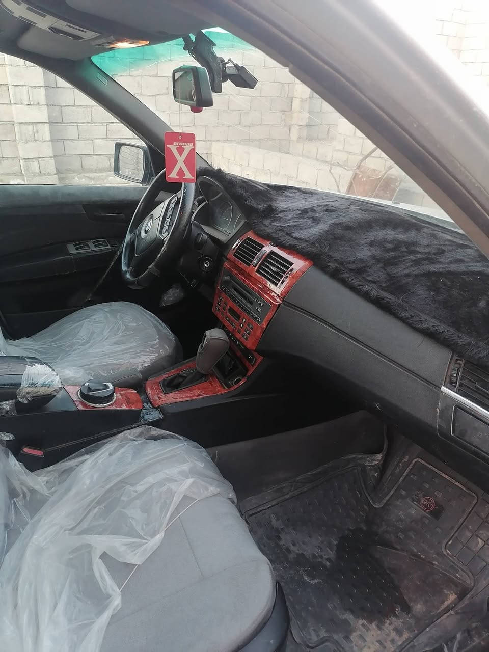 أسلام عليكم ،،للبيع BMW, X3 موديل 2004ستة سلندر دبل فانوس محرك وگير شرط بيها ضربه خفيفة بالچاملغ الايمن معدل عالبارد والدعاميات مصبوغة سنوية نافذة سعرها 65ورقة مكان السيارة الشرقاط الساحل الايسر ،الهيچل،،***********
